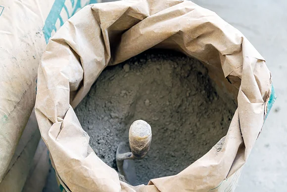 Zementsack mit Kelle